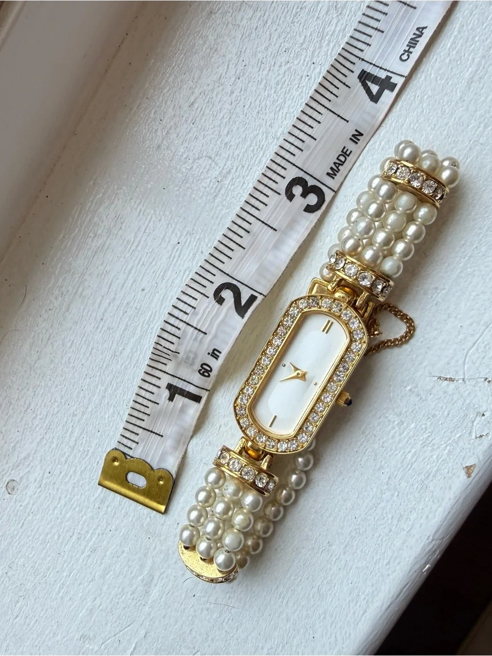RARE Vintage 1993 Elizabeth Taylor Avon quartz evening star watch